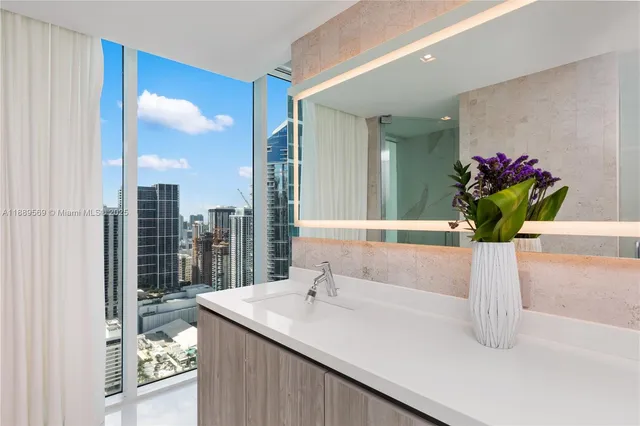 $19,500 | 1040 Biscayne Boulevard, Unit 4207, Miami, FL 33132