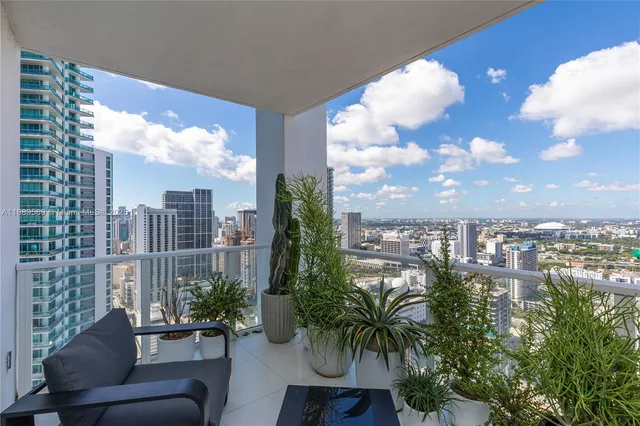 $19,500 | 1040 Biscayne Boulevard, Unit 4207, Miami, FL 33132