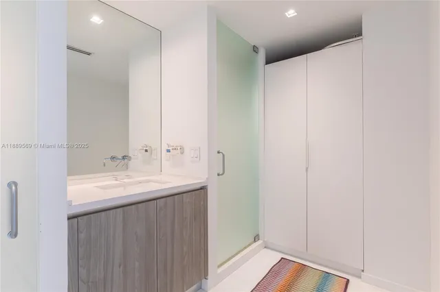 $19,500 | 1040 Biscayne Boulevard, Unit 4207, Miami, FL 33132