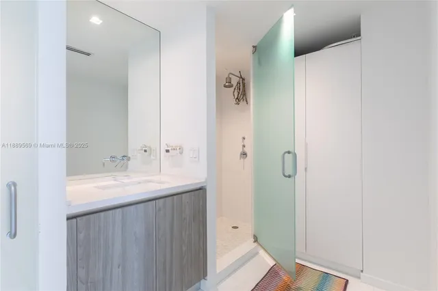 $19,500 | 1040 Biscayne Boulevard, Unit 4207, Miami, FL 33132