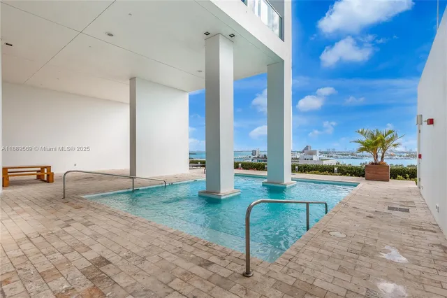 $19,500 | 1040 Biscayne Boulevard, Unit 4207, Miami, FL 33132