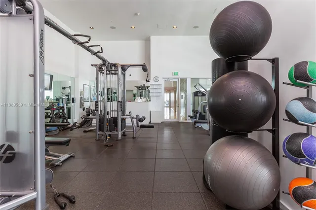 $19,500 | 1040 Biscayne Boulevard, Unit 4207, Miami, FL 33132