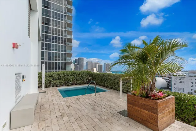 $19,500 | 1040 Biscayne Boulevard, Unit 4207, Miami, FL 33132