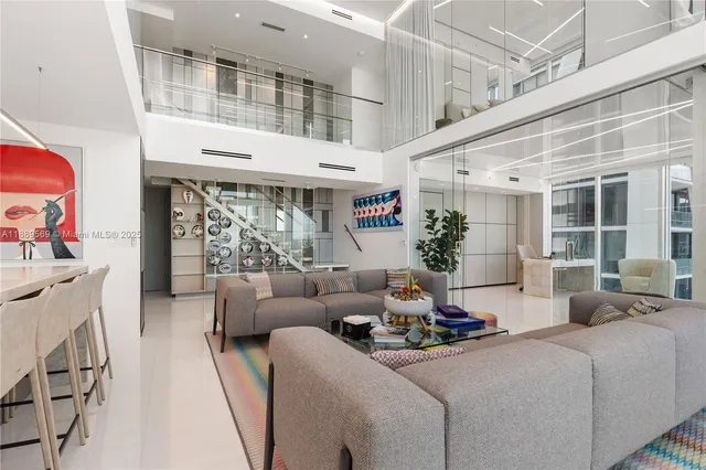 $19,500 | 1040 Biscayne Boulevard, Unit 4207, Miami, FL 33132