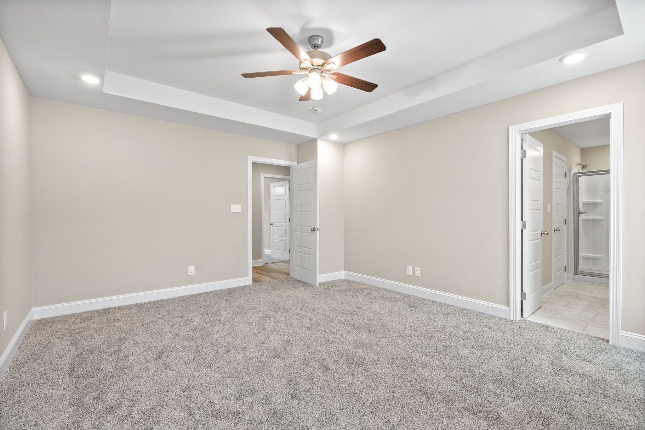 1237 Cardinal Crk Drive Clarksville, TN 37040 - Photo 13 of 26 an empty room with closet and ceiling fan
