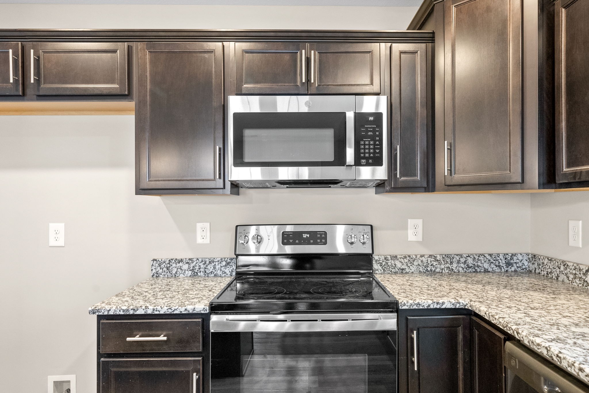 1237 Cardinal Crk Drive Clarksville, TN 37040 - Photo 4 of 26 a kitchen with granite countertop stainless steel appliances and cabinets