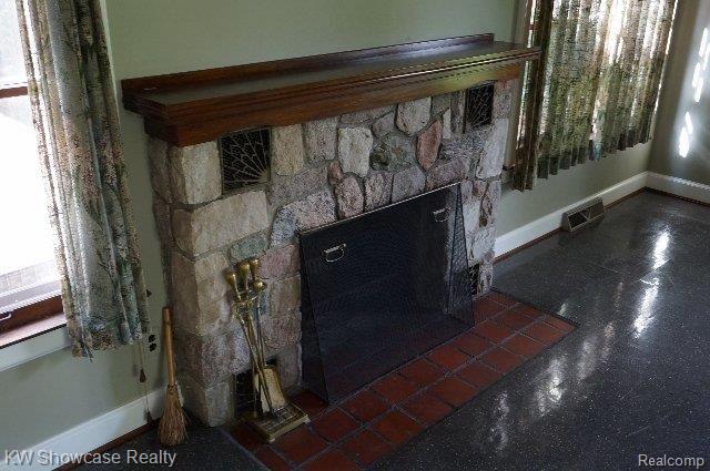 6490 Commerce Road West Bloomfield, MI 48324 - Photo 24 of 65 Natural fireplace