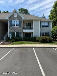 $425,000 | 402 Wedgewood Circle, Belford, NJ 07718