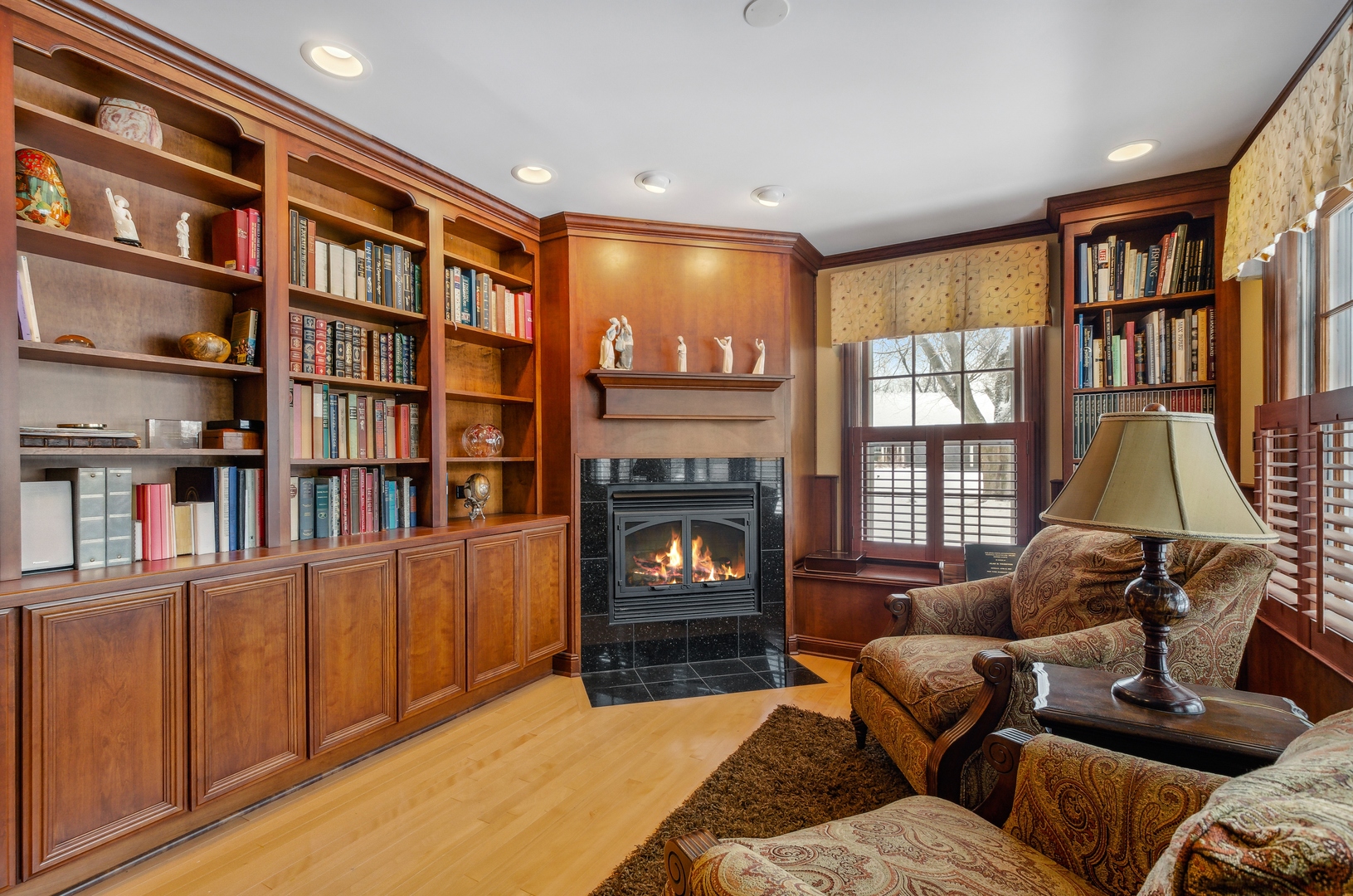 41 Longmeadow Road Winnetka, IL 60093 - Photo 8 of 18 a living room with a couch and a bookshelf