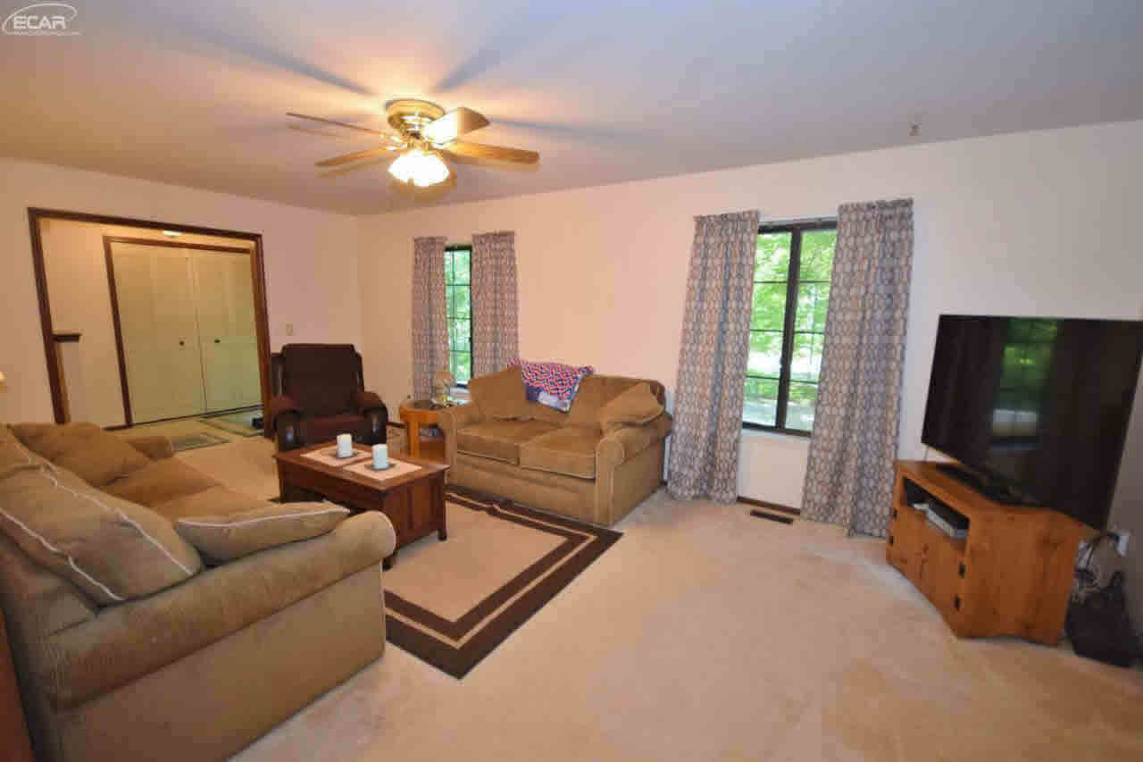 11324 White Lake Road Fenton, MI 48430 - Photo 4 of 28