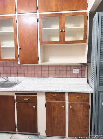 $995 | 409 West Lynwood Avenue, Unit 4, San Antonio, TX 78212