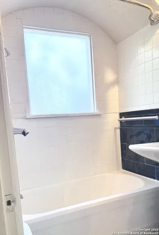 $995 | 409 West Lynwood Avenue, Unit 4, San Antonio, TX 78212