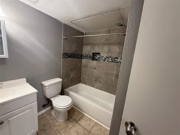 $1,795 | 119 Peachtree Court, Unit D, Kennedale, TX 76060