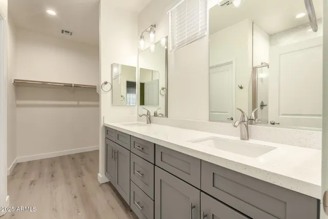 $2,400 | 129 West Latona Road, Phoenix, AZ 85041