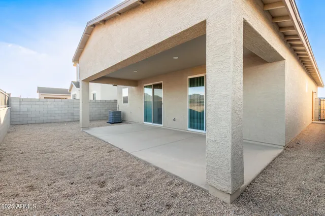 $2,400 | 129 West Latona Road, Phoenix, AZ 85041