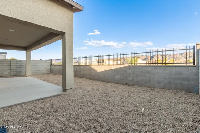 $2,400 | 129 West Latona Road, Phoenix, AZ 85041