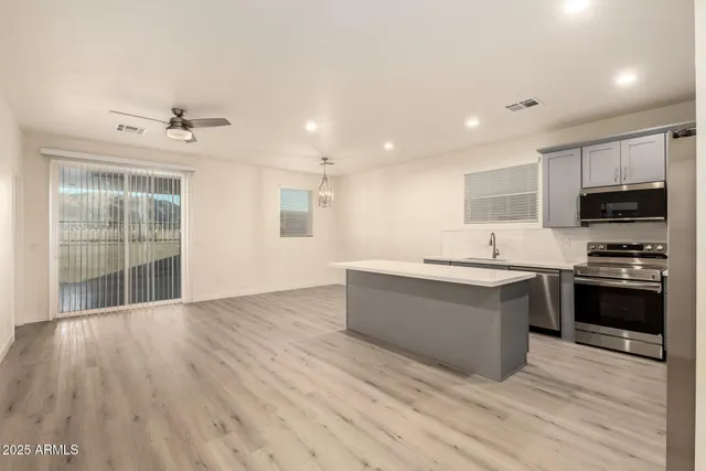 $2,400 | 129 West Latona Road, Phoenix, AZ 85041