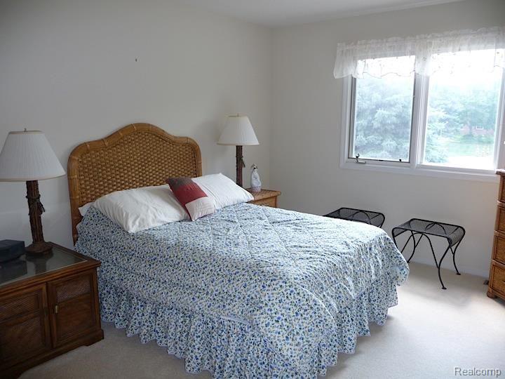 1946 Blue Grass Drive Rochester, MI 48306 - Photo 17 of 22 17.jpg