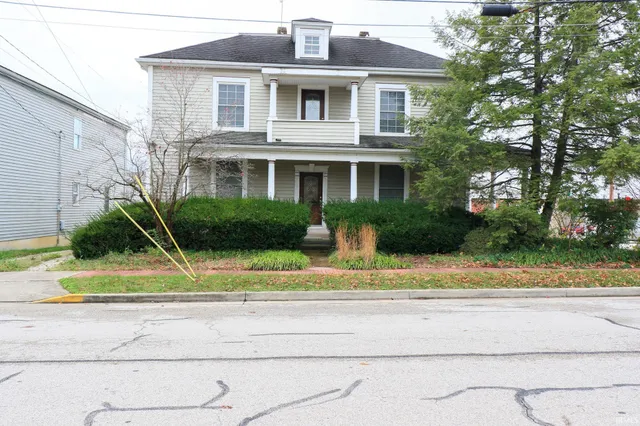$1,300 | 207 East 4th Street, Jasper, IN 47546
