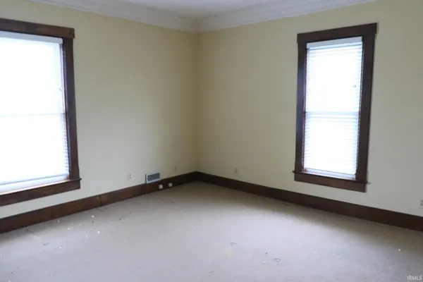 $1,300 | 207 East 4th Street, Jasper, IN 47546