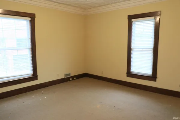 $1,300 | 207 East 4th Street, Jasper, IN 47546