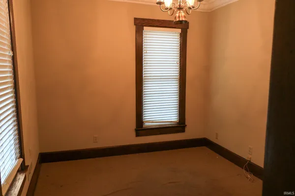 $1,300 | 207 East 4th Street, Jasper, IN 47546