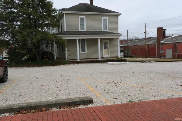$1,300 | 207 East 4th Street, Jasper, IN 47546