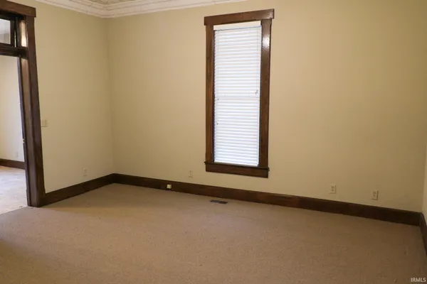 $1,300 | 207 East 4th Street, Jasper, IN 47546