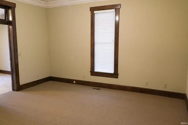 $1,300 | 207 East 4th Street, Jasper, IN 47546