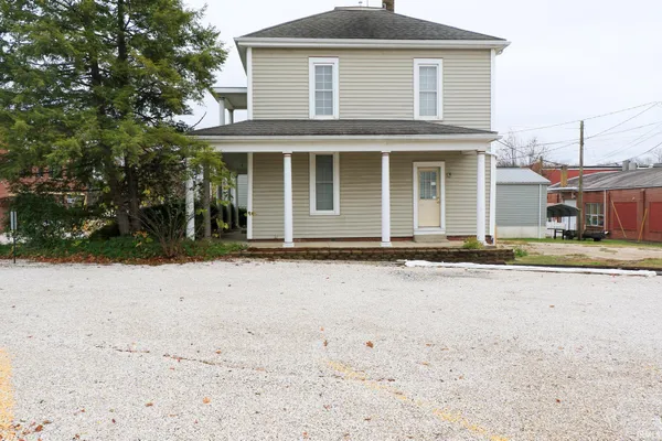 $1,300 | 207 East 4th Street, Jasper, IN 47546