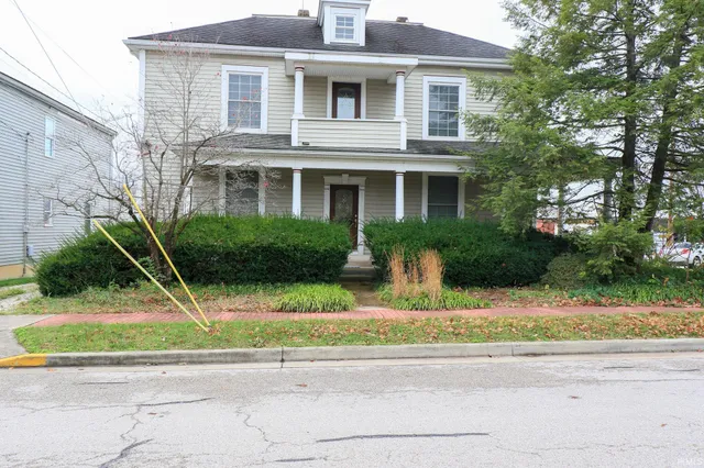 $1,300 | 207 East 4th Street, Jasper, IN 47546