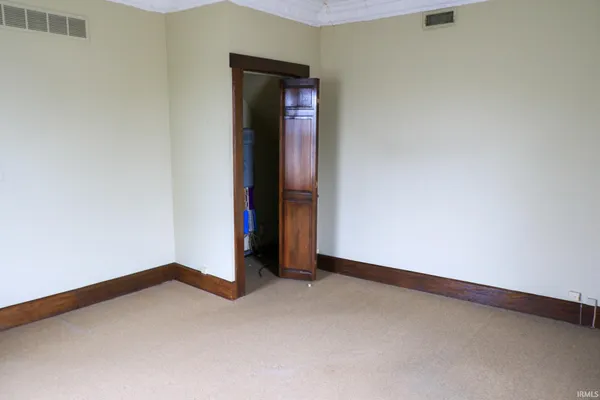 $1,300 | 207 East 4th Street, Jasper, IN 47546