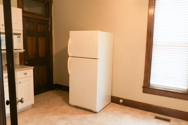 $1,300 | 207 East 4th Street, Jasper, IN 47546