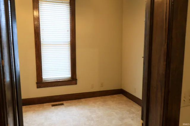 $1,300 | 207 East 4th Street, Jasper, IN 47546