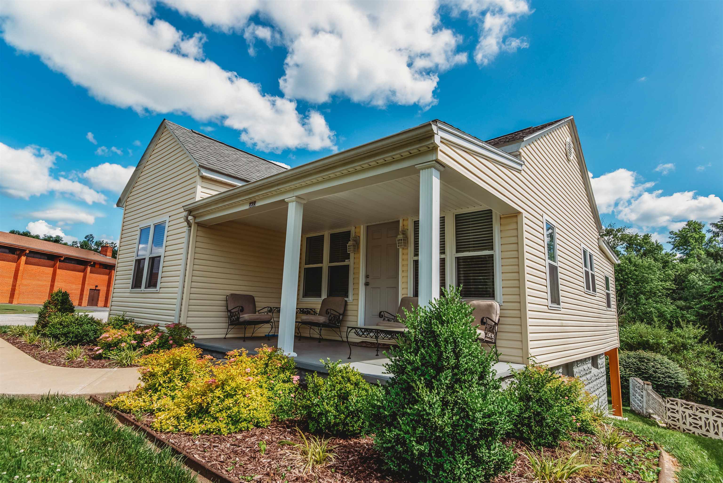 5933 East Pea Ridge Road Huntington, WV 25705 - Photo 2 of 18 Gallery Image 2