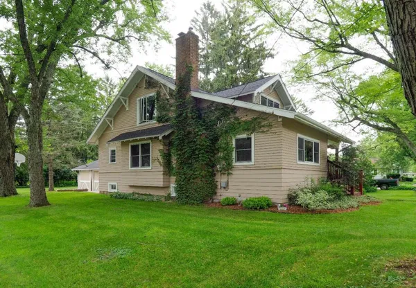 $299,900 | 2407 Fairfield Avenue, Kalamazoo, MI 49048