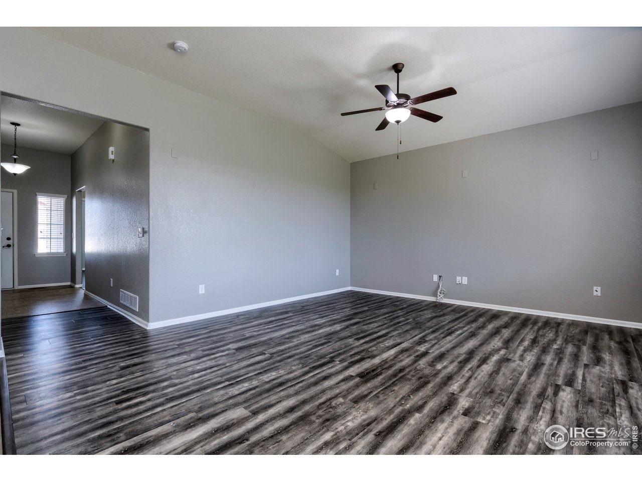 7424 23rd St Road Greeley, CO 80634 - Photo 21 of 40 Large open living room