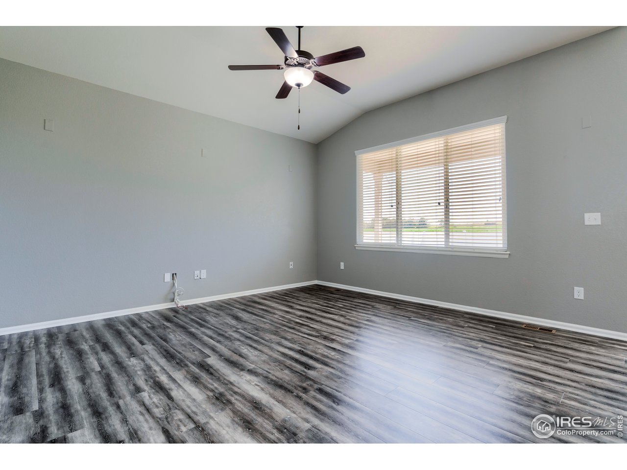 7424 23rd St Road Greeley, CO 80634 - Photo 22 of 40 Living room