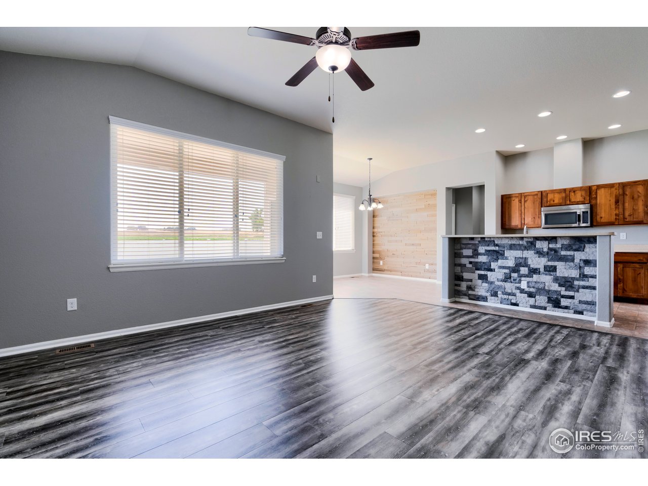7424 23rd St Road Greeley, CO 80634 - Photo 24 of 40 Living room