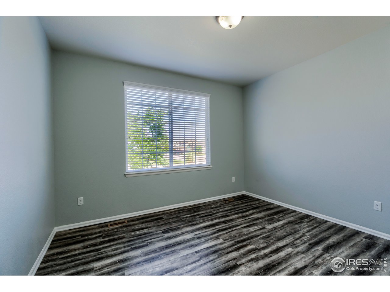 7424 23rd St Road Greeley, CO 80634 - Photo 25 of 40 Front bedroom