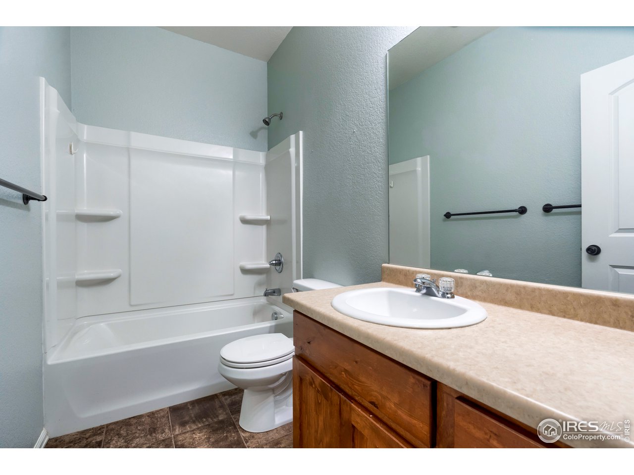 7424 23rd St Road Greeley, CO 80634 - Photo 28 of 40 Second full bath