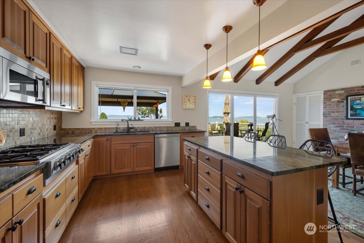 836 Crown Drive Everett, WA 98203 - Photo 13 of 40