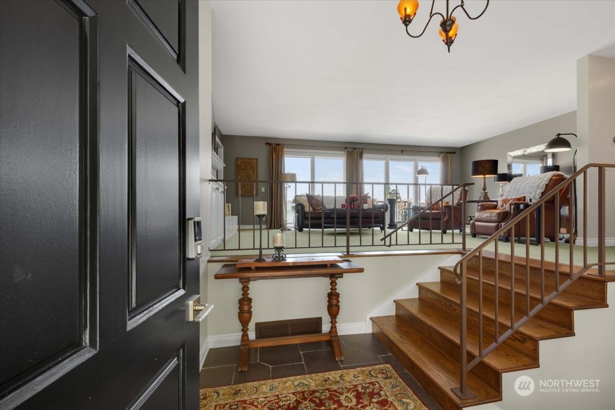 836 Crown Drive Everett, WA 98203 - Photo 3 of 40