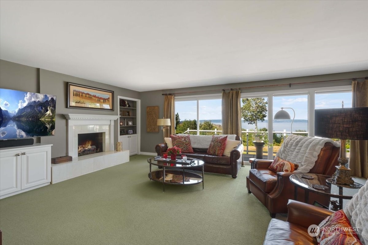 836 Crown Drive Everett, WA 98203 - Photo 4 of 40