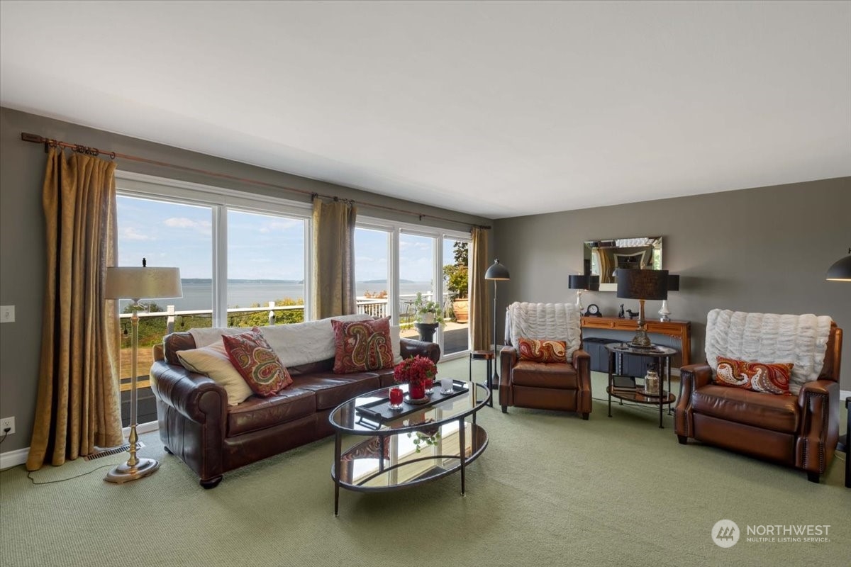 836 Crown Drive Everett, WA 98203 - Photo 5 of 40