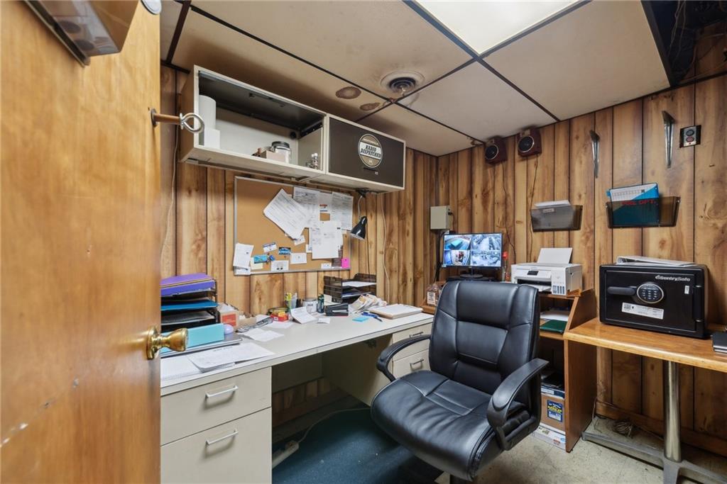 155 Smolleck Street Whitney, PA 15693 - Photo 21 of 39 a room with furniture