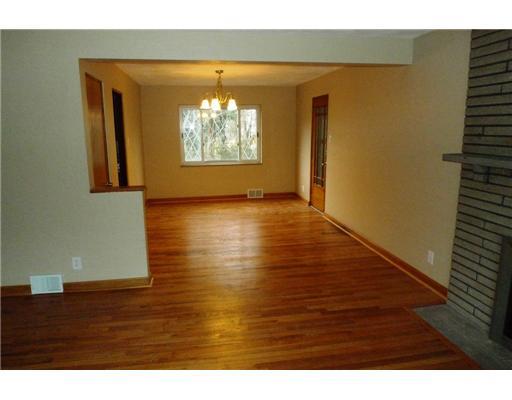 1314 Washington Road Mt. Lebanon, PA 15228 - Photo 2 of 15 Living Room.