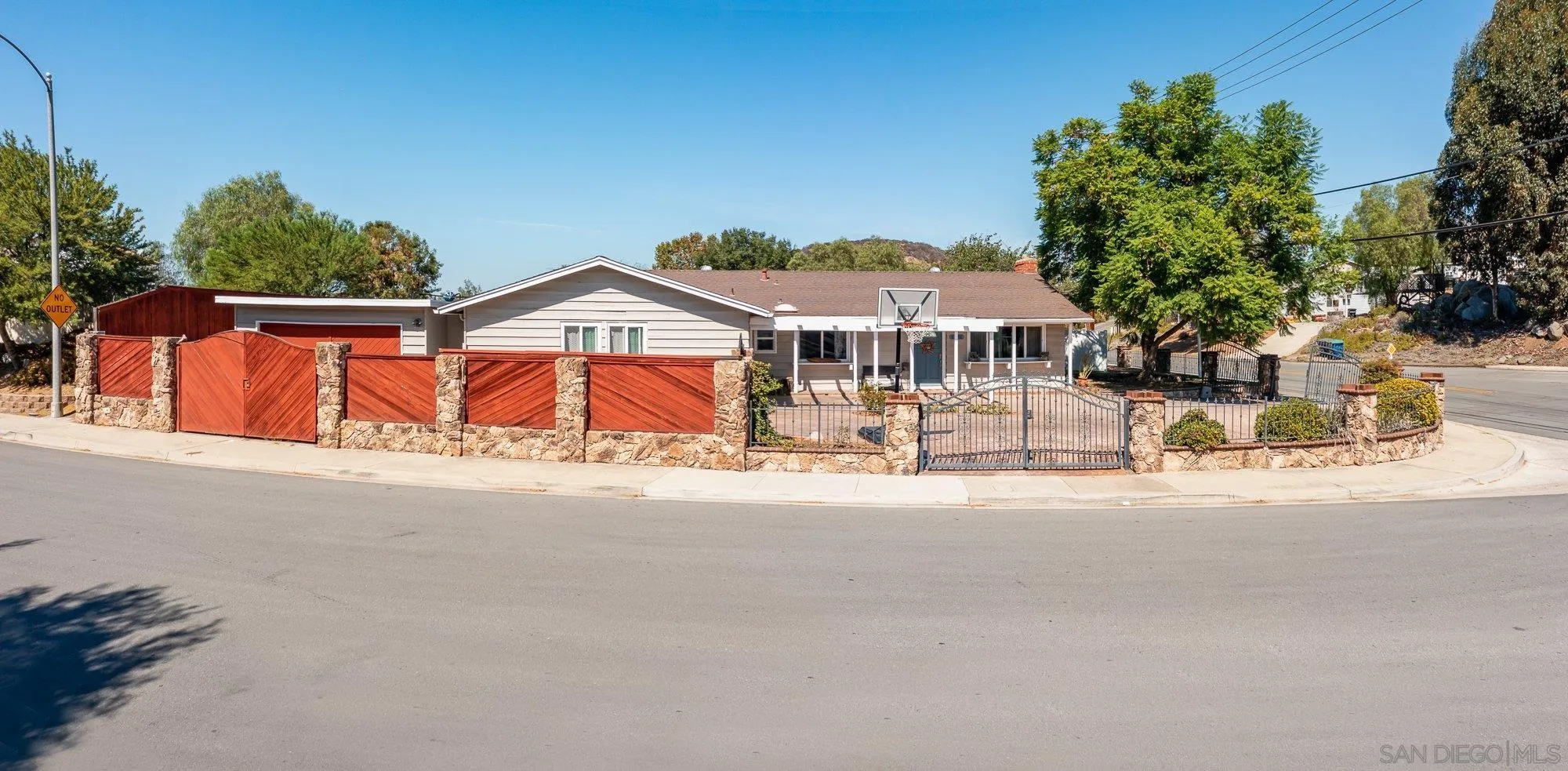 13651 East Lakeview Road Lakeside, CA 92040 - Photo 3 of 50 Gallery Image 3