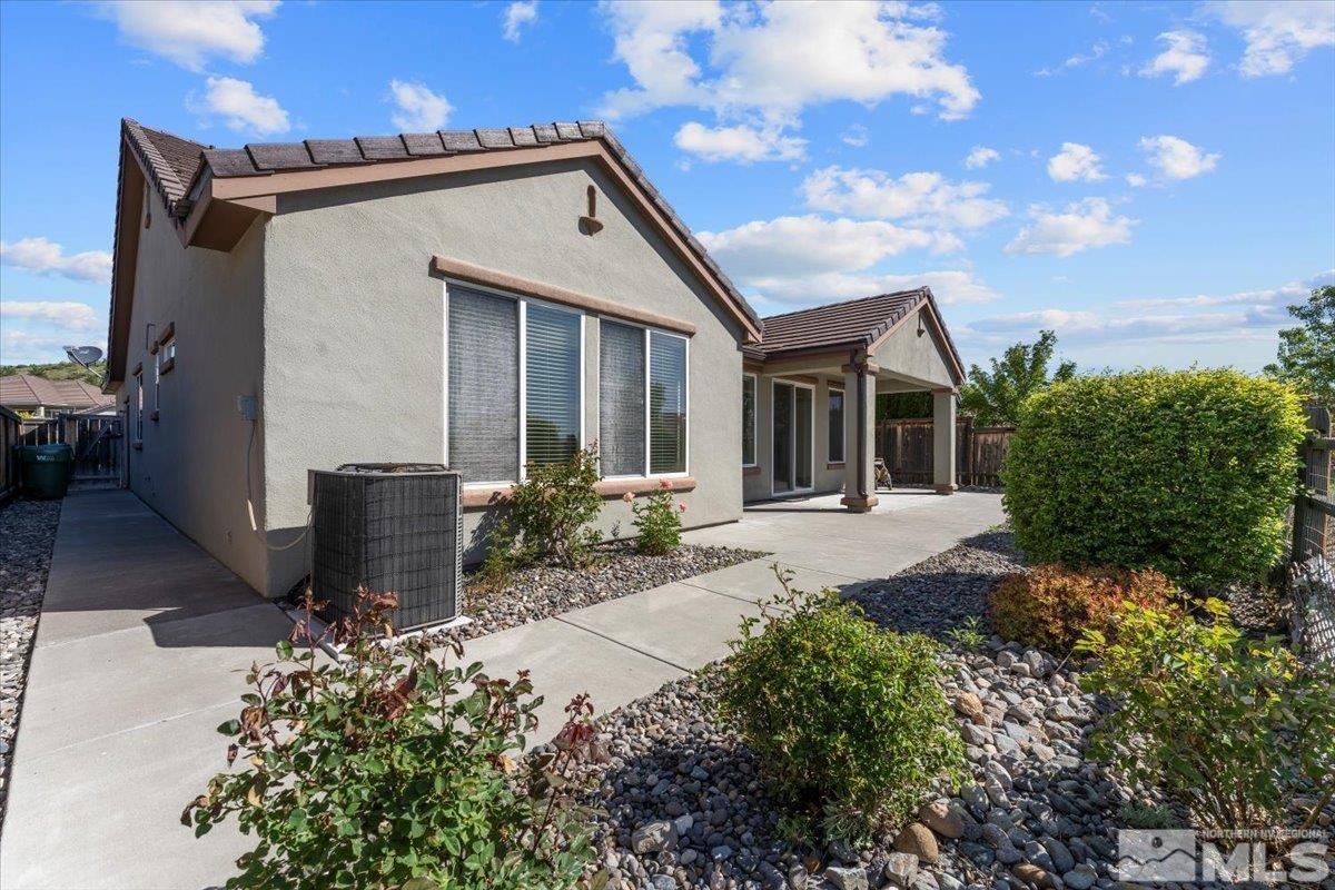 1125 Cliff Park Way Reno, NV 89523 - Photo 30 of 40 a front view of a house with garden