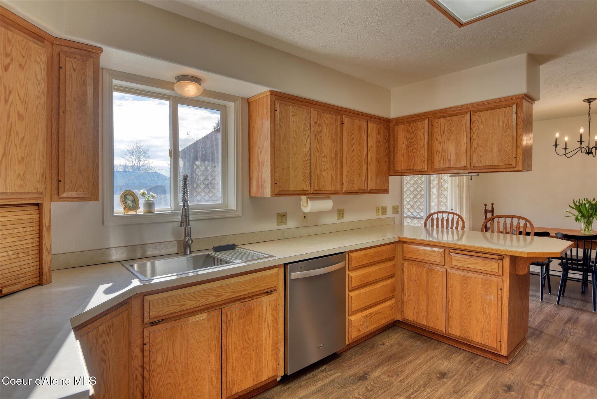 654 Maple Place Hayden, ID 83835 - Photo 15 of 36 14 Kitchen 8